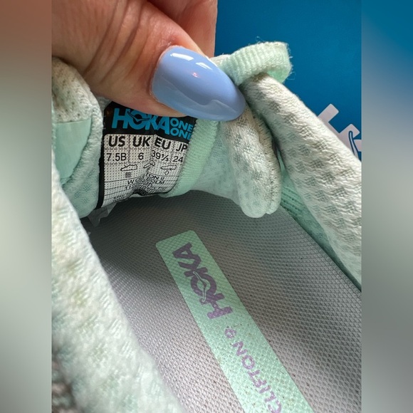 HOKA Clifton 9 Women's Running Shoes Size 7.5 Blue And Purple with box - Picture 10 of 12